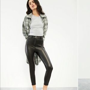 Aritzia charm Pant Black hardly worn